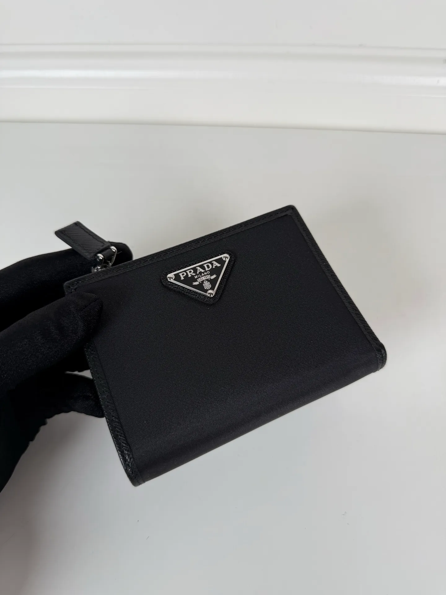 💰440, P Home ➡️ Unisex short wallet, model 2ML049, made of cross-grain cowhide + nylon fabric, eight card slots, one receipt compartment, one zipper coin bag, length 11.5cm, height 9.5cm, 175 steel stamp, meticulous and neat workmanship, as shown in the picture