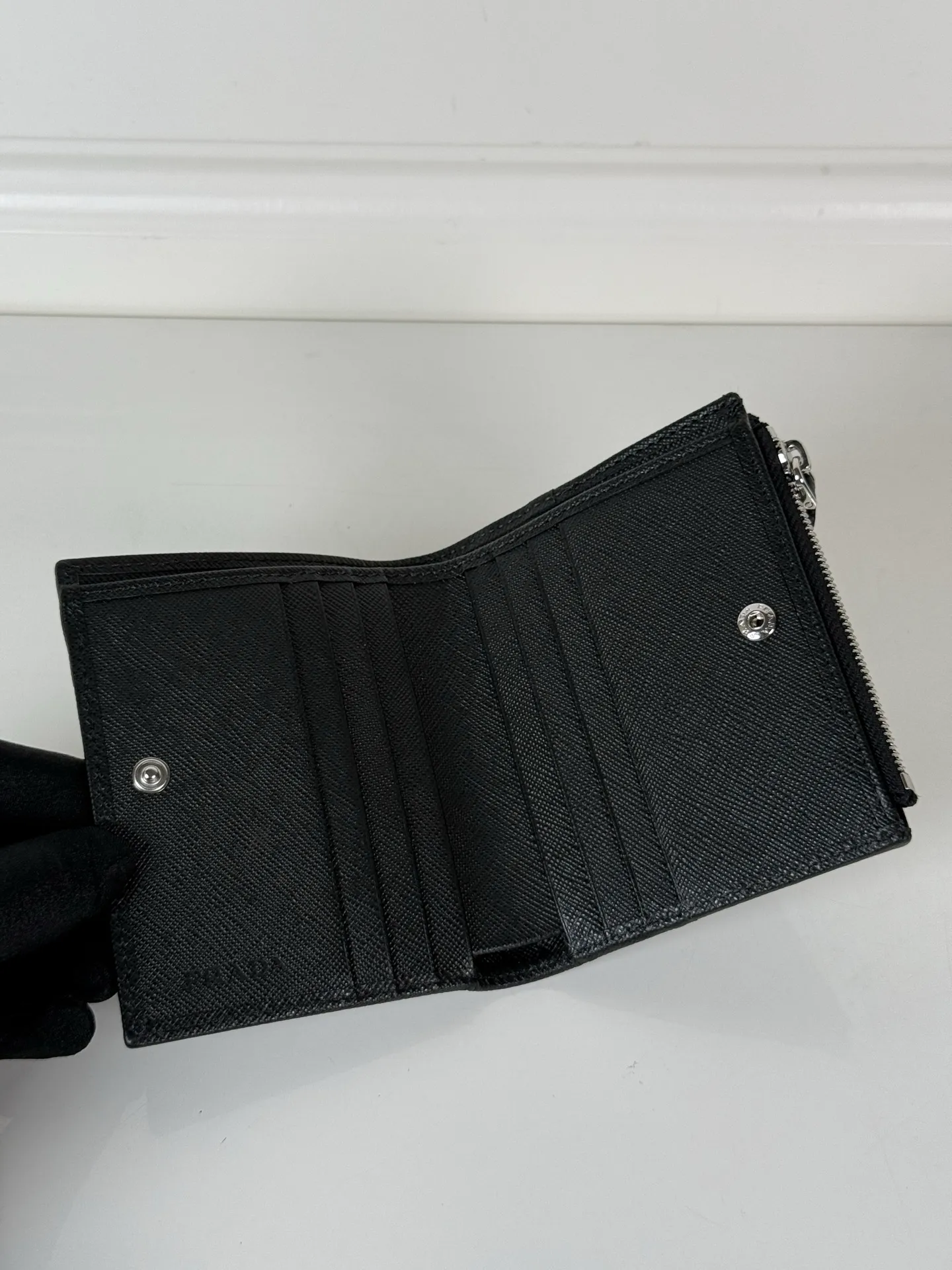 💰440, P Home ➡️ Unisex short wallet, model 2ML049, made of cross-grain cowhide + nylon fabric, eight card slots, one receipt compartment, one zipper coin bag, length 11.5cm, height 9.5cm, 175 steel stamp, meticulous and neat workmanship, as shown in the picture