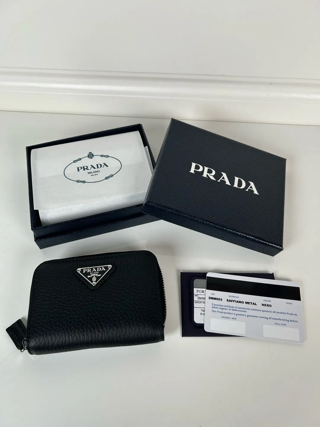 💰440, P Home ➡️ Deerskin card holder for men and women, model 2MM003, classic and practical zipper design, pleated card slots inside, convenient for classification and storage. Perfect for going out alone with your mobile phone in summer or putting it in a small bag. Size 11×7.5cm, original quality, your best choice