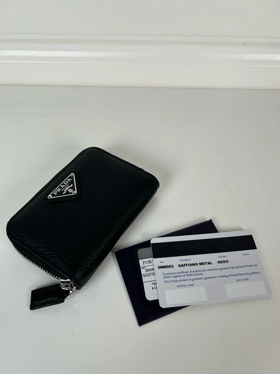 💰440, P Home ➡️ Deerskin card holder for men and women, model 2MM003, classic and practical zipper design, pleated card slots inside, convenient for classification and storage. Perfect for going out alone with your mobile phone in summer or putting it in a small bag. Size 11×7.5cm, original quality, your best choice