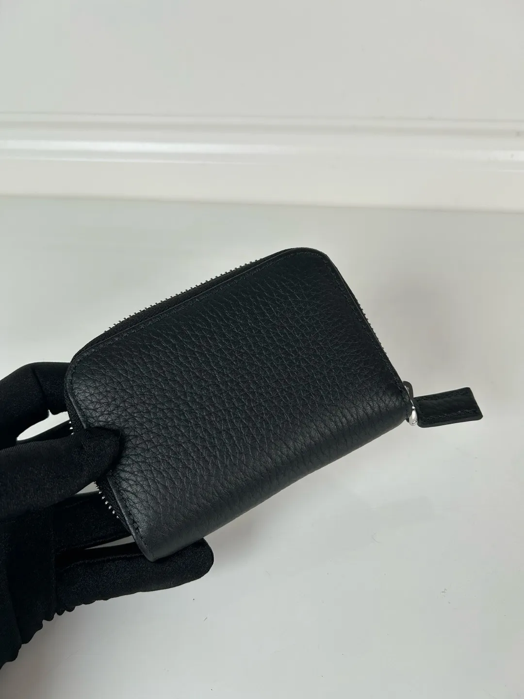 💰440, P Home ➡️ Deerskin card holder for men and women, model 2MM003, classic and practical zipper design, pleated card slots inside, convenient for classification and storage. Perfect for going out alone with your mobile phone in summer or putting it in a small bag. Size 11×7.5cm, original quality, your best choice