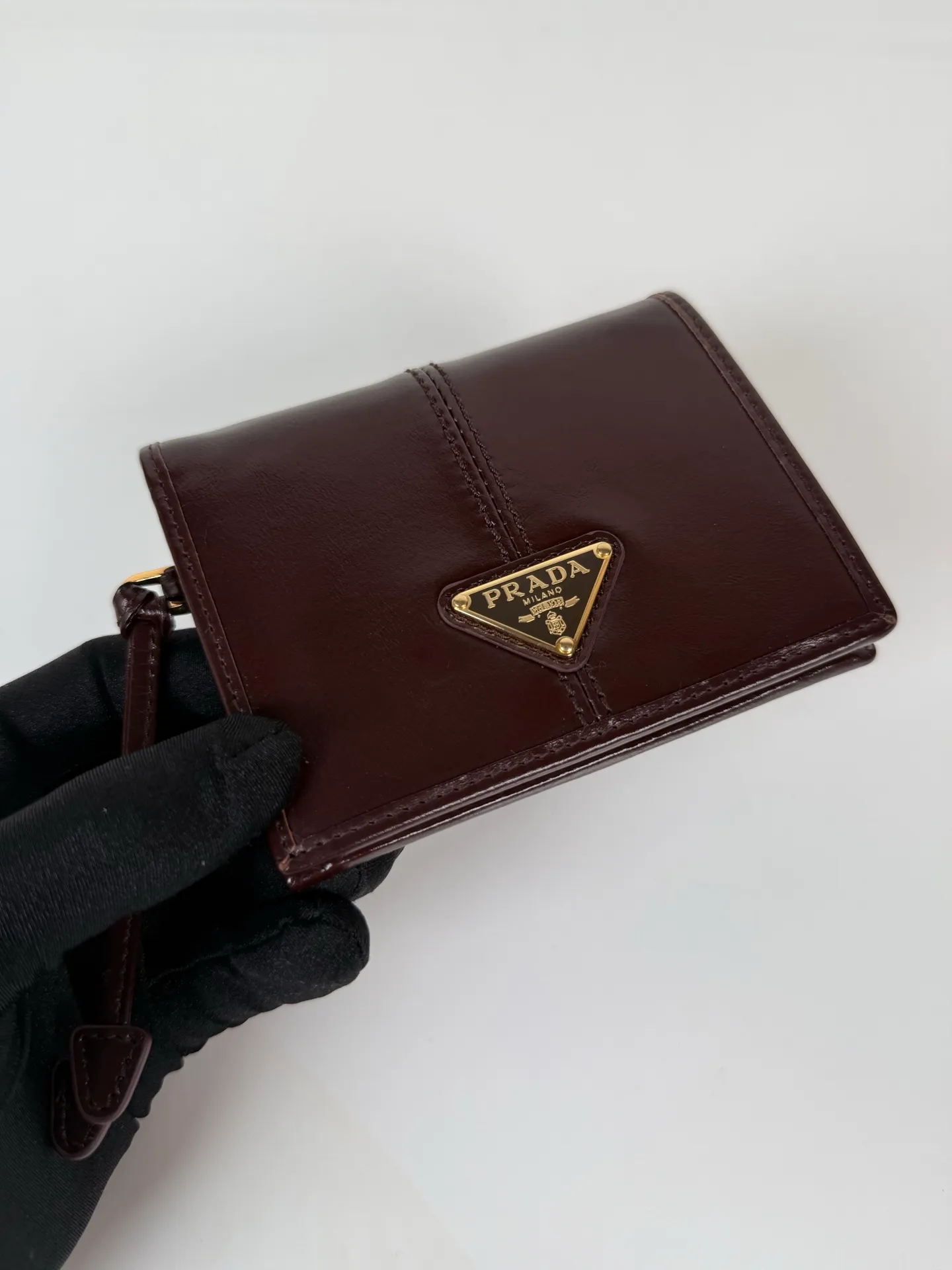 💰480, P Home ➡️Women's two-fold short clip, model 1M0204, brown waxed cowhide, length 11.2 cm, height 9.5cm, simple and practical to enhance personal taste, 175 steel stamp