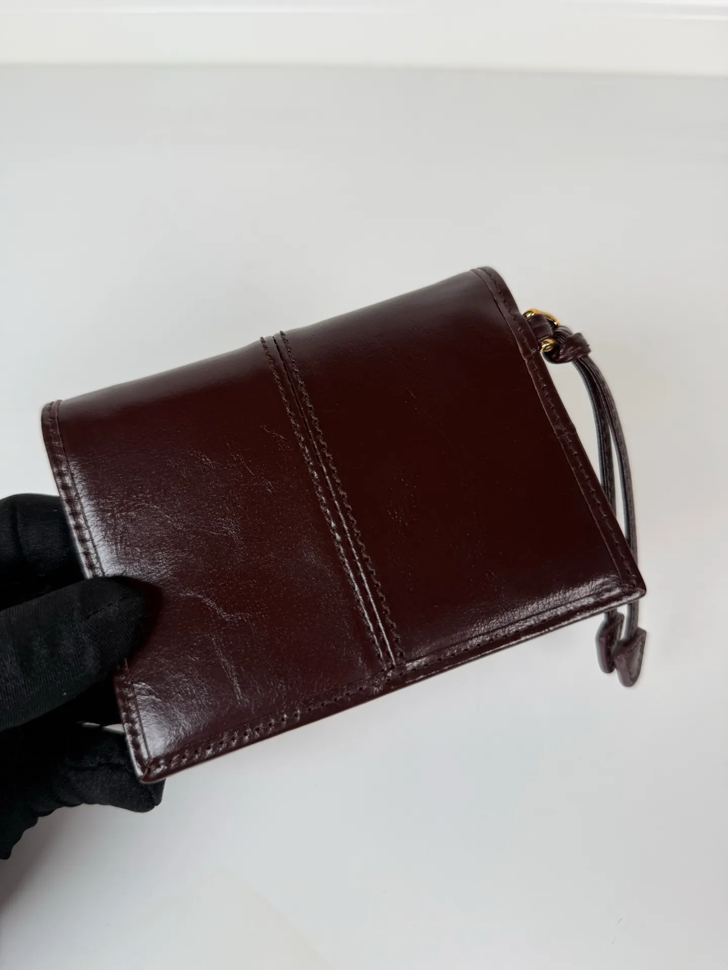 💰480, P Home ➡️Women's two-fold short clip, model 1M0204, brown waxed cowhide, length 11.2 cm, height 9.5cm, simple and practical to enhance personal taste, 175 steel stamp