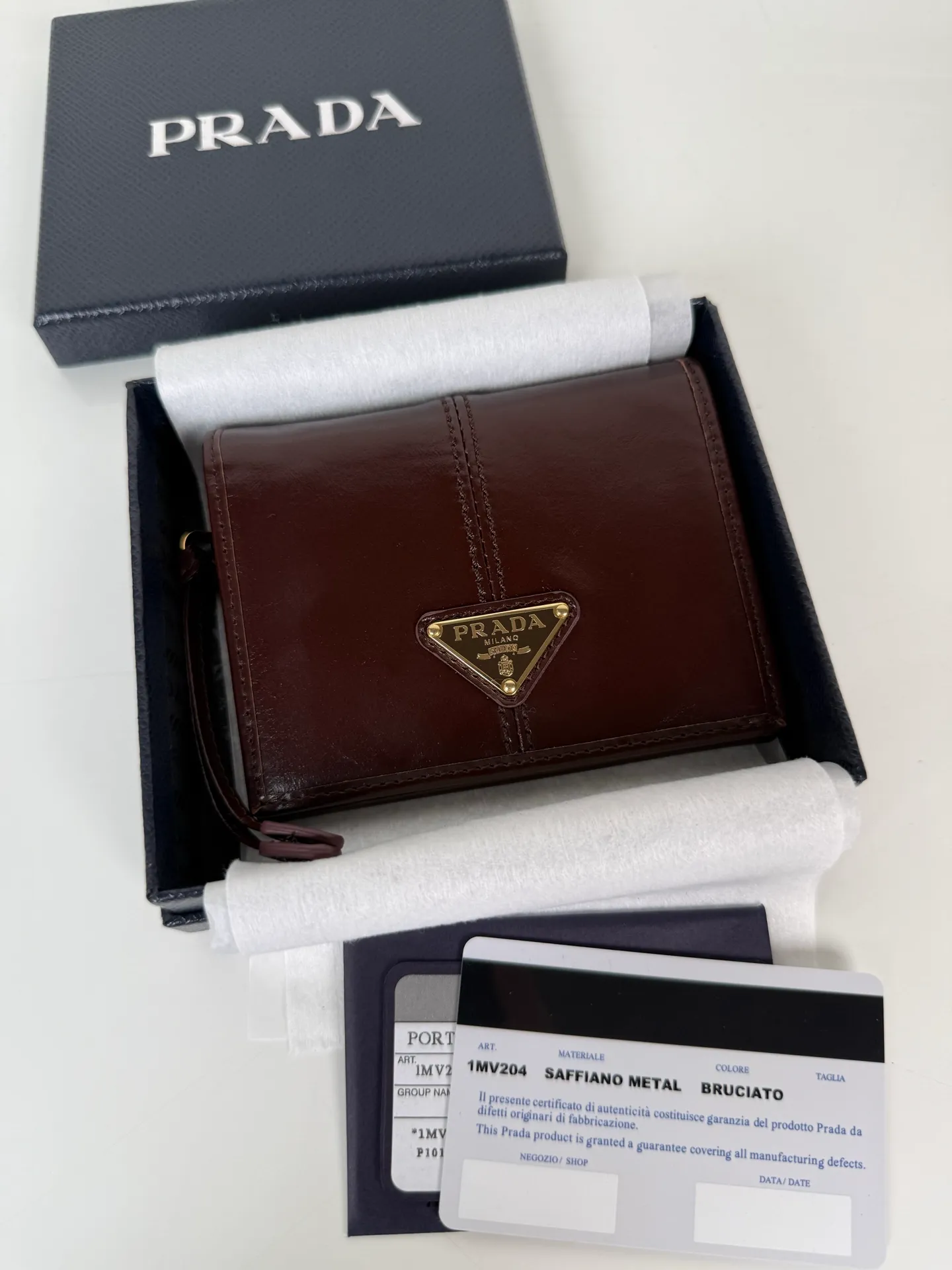 💰480, P Home ➡️Women's two-fold short clip, model 1M0204, brown waxed cowhide, length 11.2 cm, height 9.5cm, simple and practical to enhance personal taste, 175 steel stamp