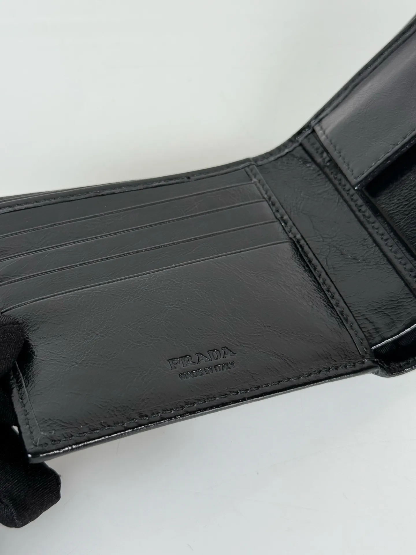 💰400, P Home➡️Men's cross-pattern short clip, black, model 2M0738, one snap bag, four card slots, size 11x9.5 cm, real shot quality as shown,