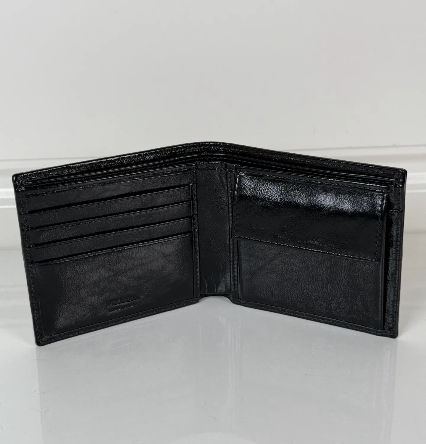 💰400, P Home➡️Men's cross-pattern short clip, black, model 2M0738, one snap bag, four card slots, size 11x9.5 cm, real shot quality as shown,
