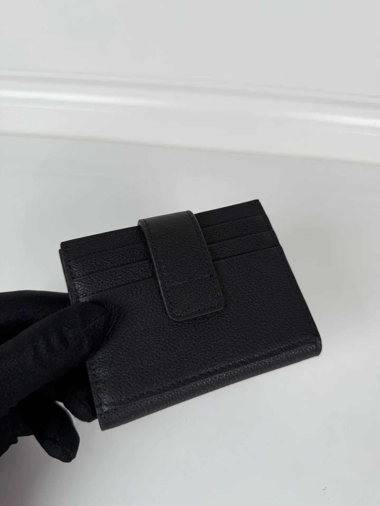 💰 480, P Home → Men's half-fold card holder, model 2MC063, made of deerskin and cowhide, size 10×8cm, large capacity, can hold 12 cards and a little cash/gold, simple but not simple, best-selling model at the counter🔥.