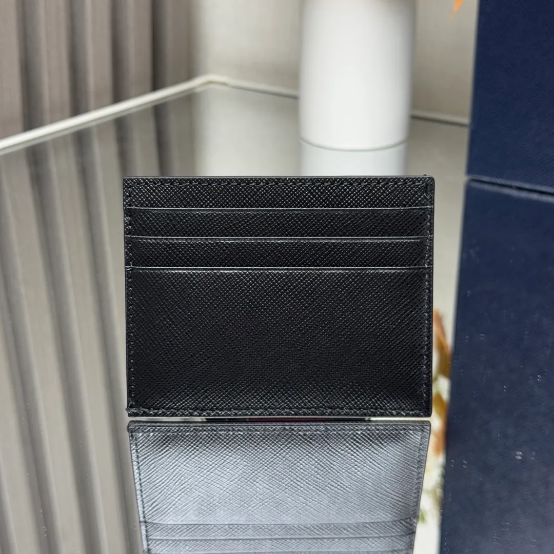 P340 [Top Original] PRADA's new card holder💼Model 2MC223, inner code 164 OEM code💋 This Saffiano leather card holder is equipped with six card slots, a main pocket and fabric lining. The Prada enamel triangle logo at the bottom corner highlights the brand's style. 🏅️🏅️🏅️Size: length 10cm*height 8cm