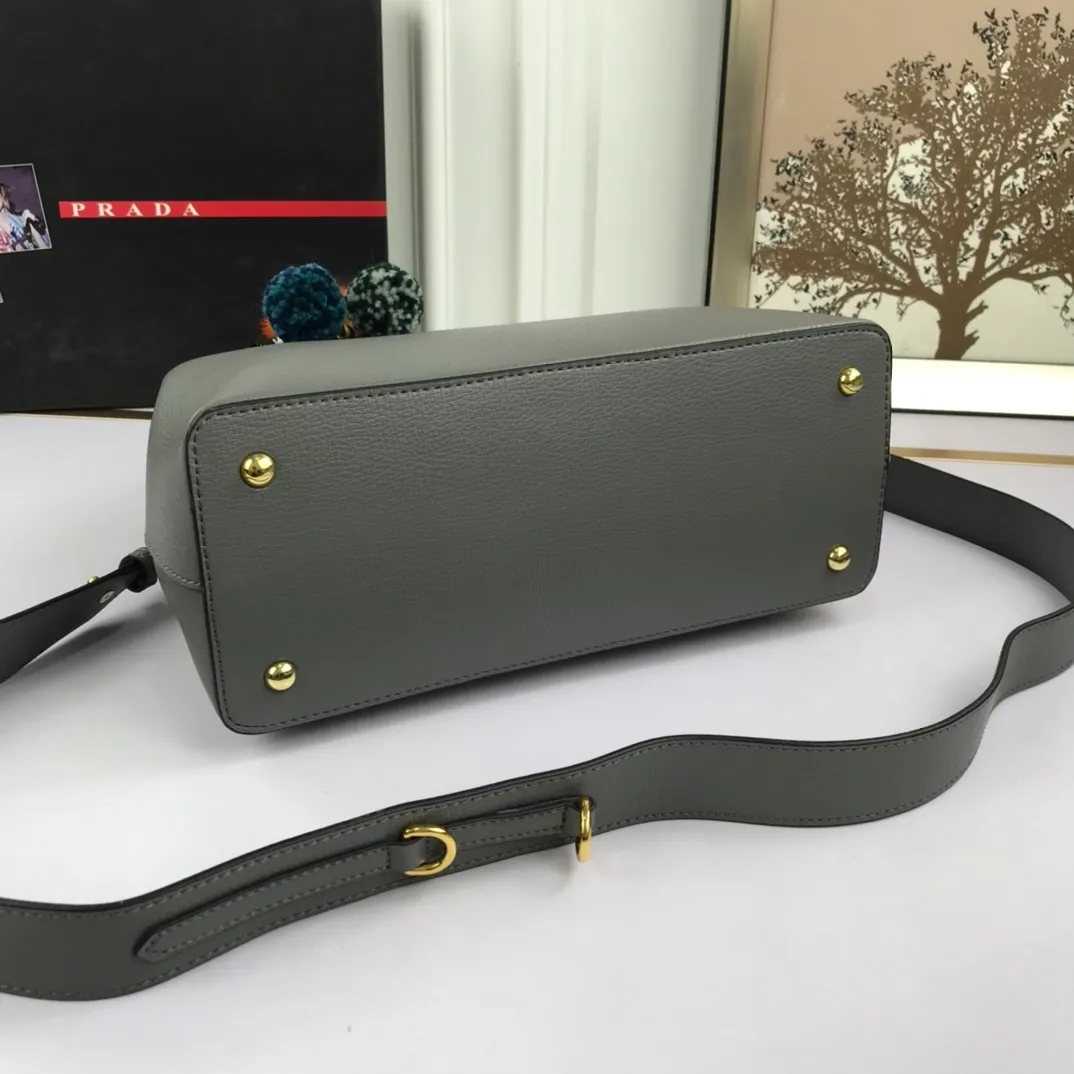 All categories Official website "Brand Women's Bags" Women's Bags 💙 PRADA 2022 official new Prada calfskin handbag wholesale 58002500 High quality Size: 30-22-13CM