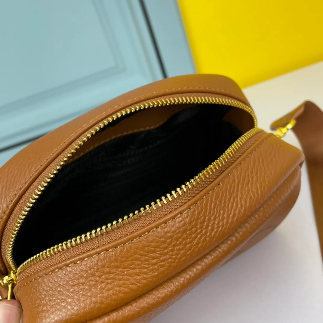 All categories Official website "Brand Women's Bags" Women's Bags 💙 PRADA replica PRADA, fine imitation PRADA bags, PRADA shoulder bags, 2023 official latest version PRADA cowhide camera bag, bag factory, original material, size: 21-14-8CM