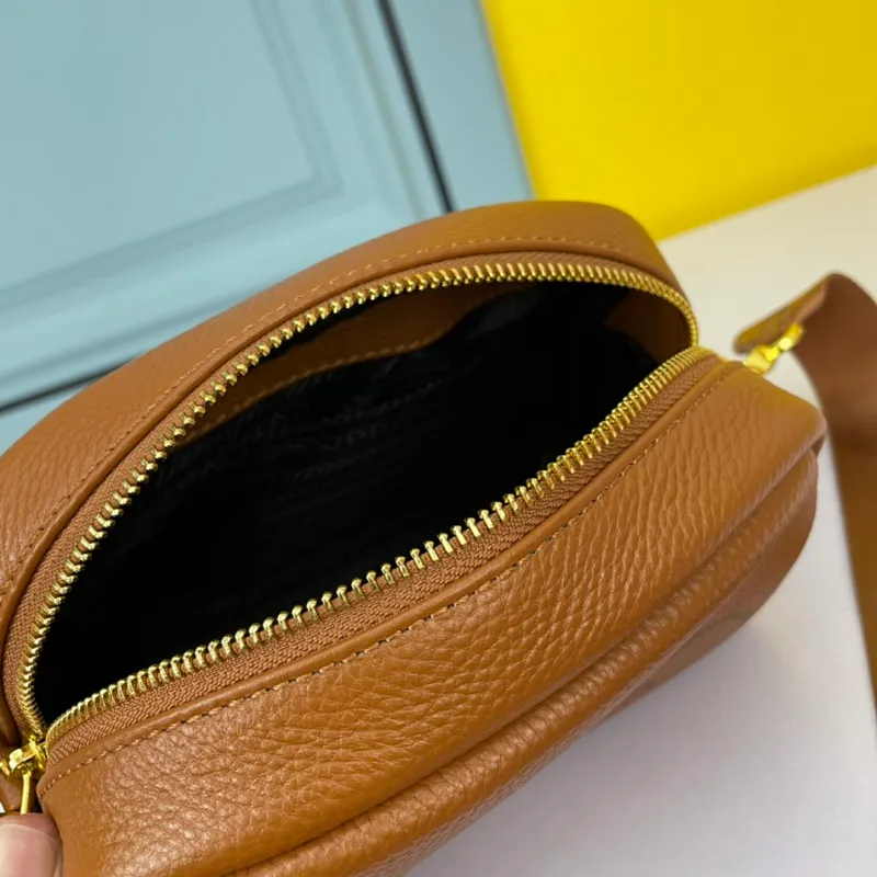 All categories Official website "Brand Women's Bags" Women's Bags 💙 PRADA replica PRADA, fine imitation PRADA bags, PRADA shoulder bags, 2023 official latest version PRADA cowhide camera bag, bag factory, original material, size: 21-14-8CM