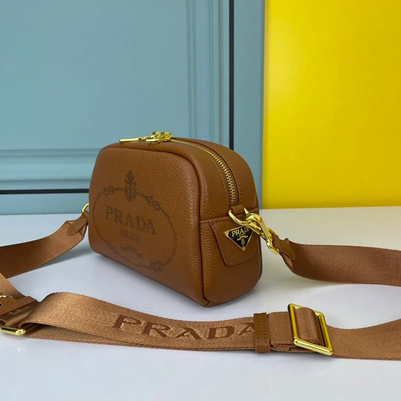 All categories Official website "Brand Women's Bags" Women's Bags 💙 PRADA replica PRADA, fine imitation PRADA bags, PRADA shoulder bags, 2023 official latest version PRADA cowhide camera bag, bag factory, original material, size: 21-14-8CM
