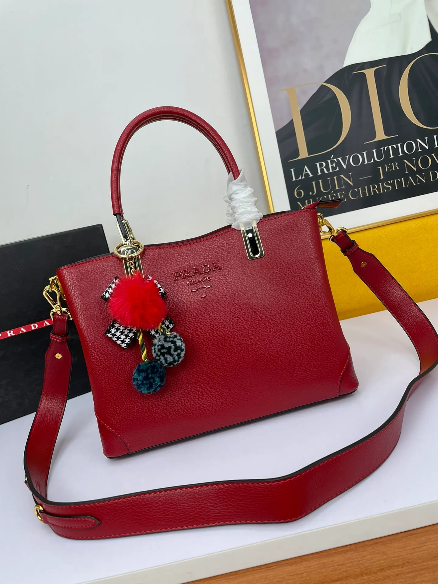 All categories Official website "Brand Women's Bags" Women's Bags 💙 PRADA 2022 Official New Prada Imported Palm Print Cowhide Fabric Handbag Wholesale 58002500 High Quality Size: 30-22-12CM
