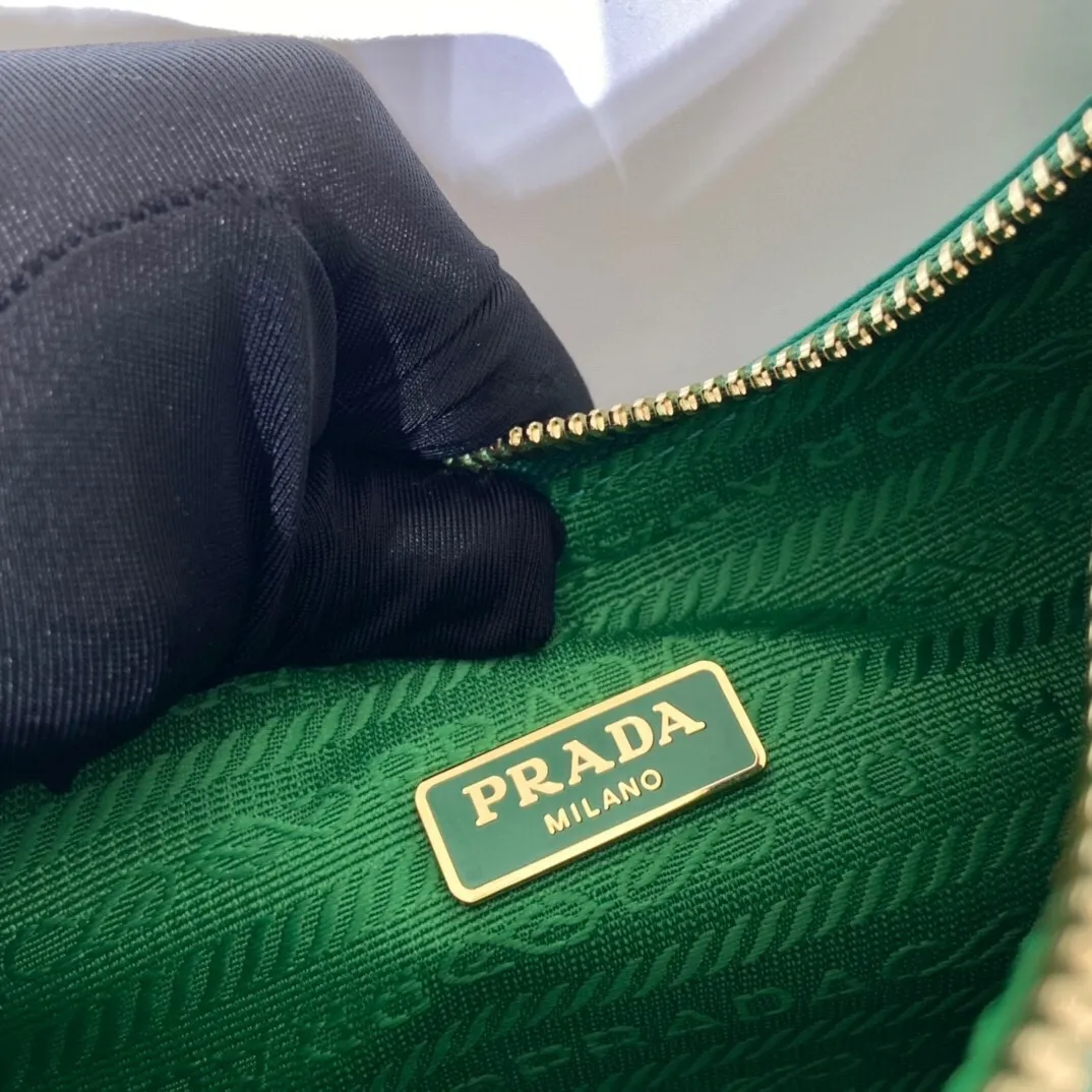 All Categories Official Website "Brand Women's Bags" Women's Bags 💙 PRADA 2022 Official New Prada Underarm Bag Wholesale 58003900 Original Order Quality Size: 23-17-6.5CM