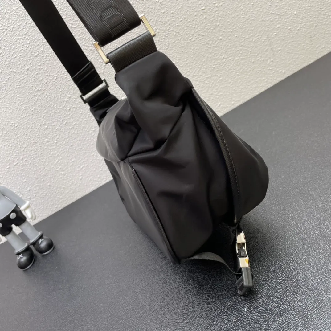 All categories Official website "Brand Women's Bags" Women's Bags 💙 PRADA replica PRADA, fine imitation PRADA bags, PRADA shoulder bags, 2023 official latest version PRADA crossbody bag, bag factory, original material, size: 30-20-15CM
