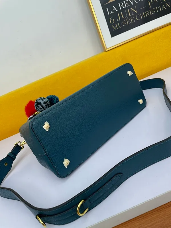 All categories Official website "Brand Women's Bags" Women's Bags 💙 PRADA 2022 official new Prada calfskin handbag wholesale 58002500 High quality Size: 30-22-13CM