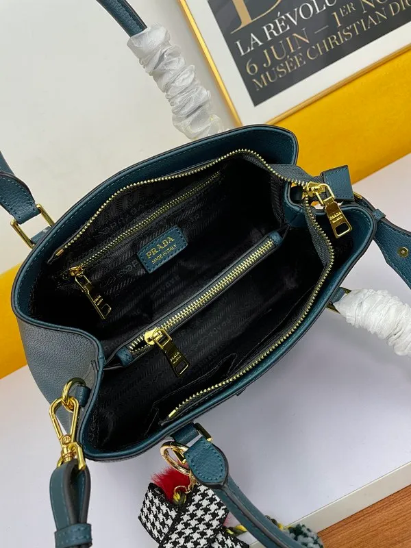 All categories Official website "Brand Women's Bags" Women's Bags 💙 PRADA 2022 official new Prada calfskin handbag wholesale 58002500 High quality Size: 30-22-13CM