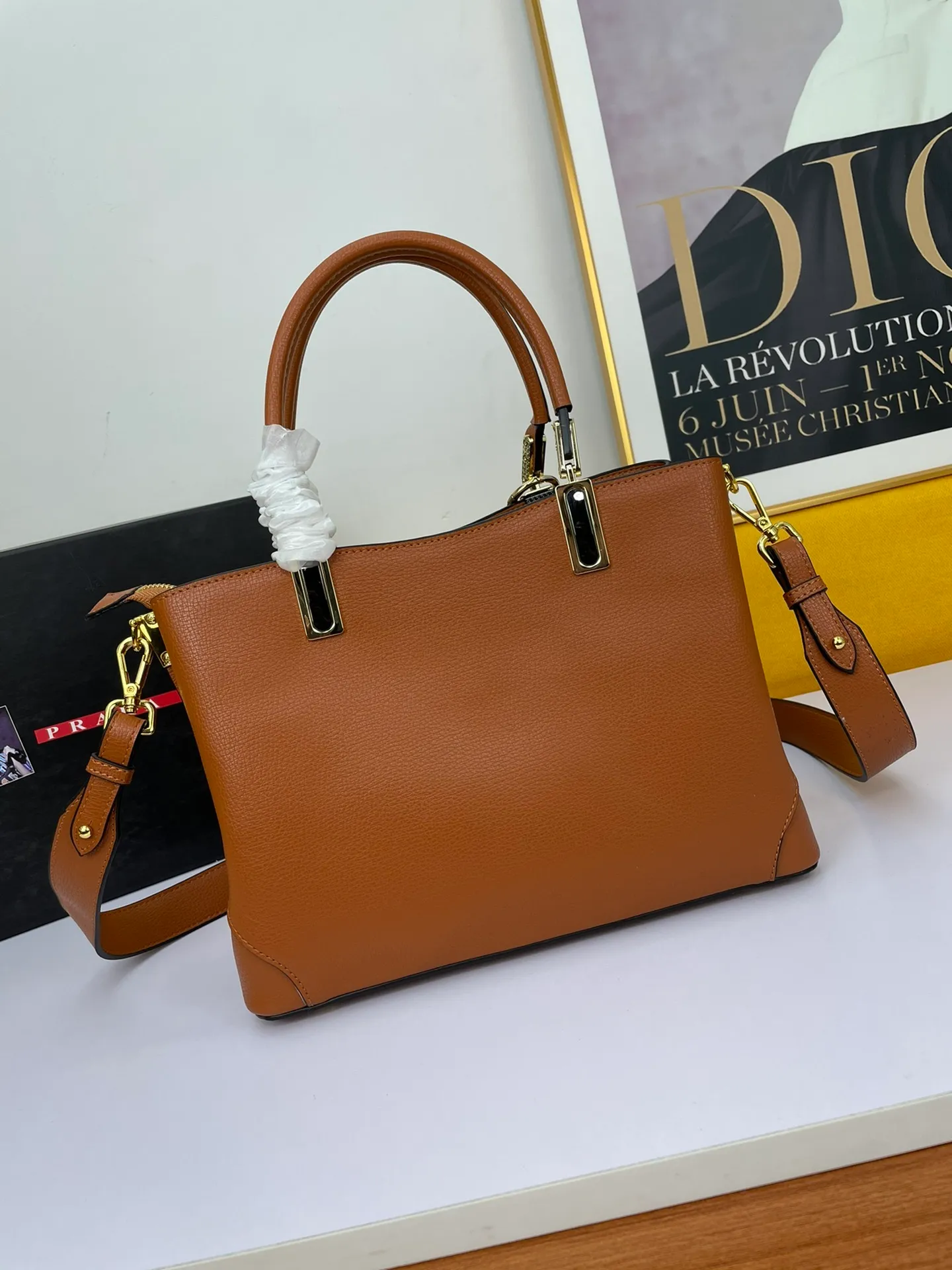 All categories Official website "Brand Women's Bags" Women's Bags 💙 PRADA 2022 Official New Prada Imported Palm Print Cowhide Fabric Handbag Wholesale 58002500 High Quality Size: 30-22-12CM