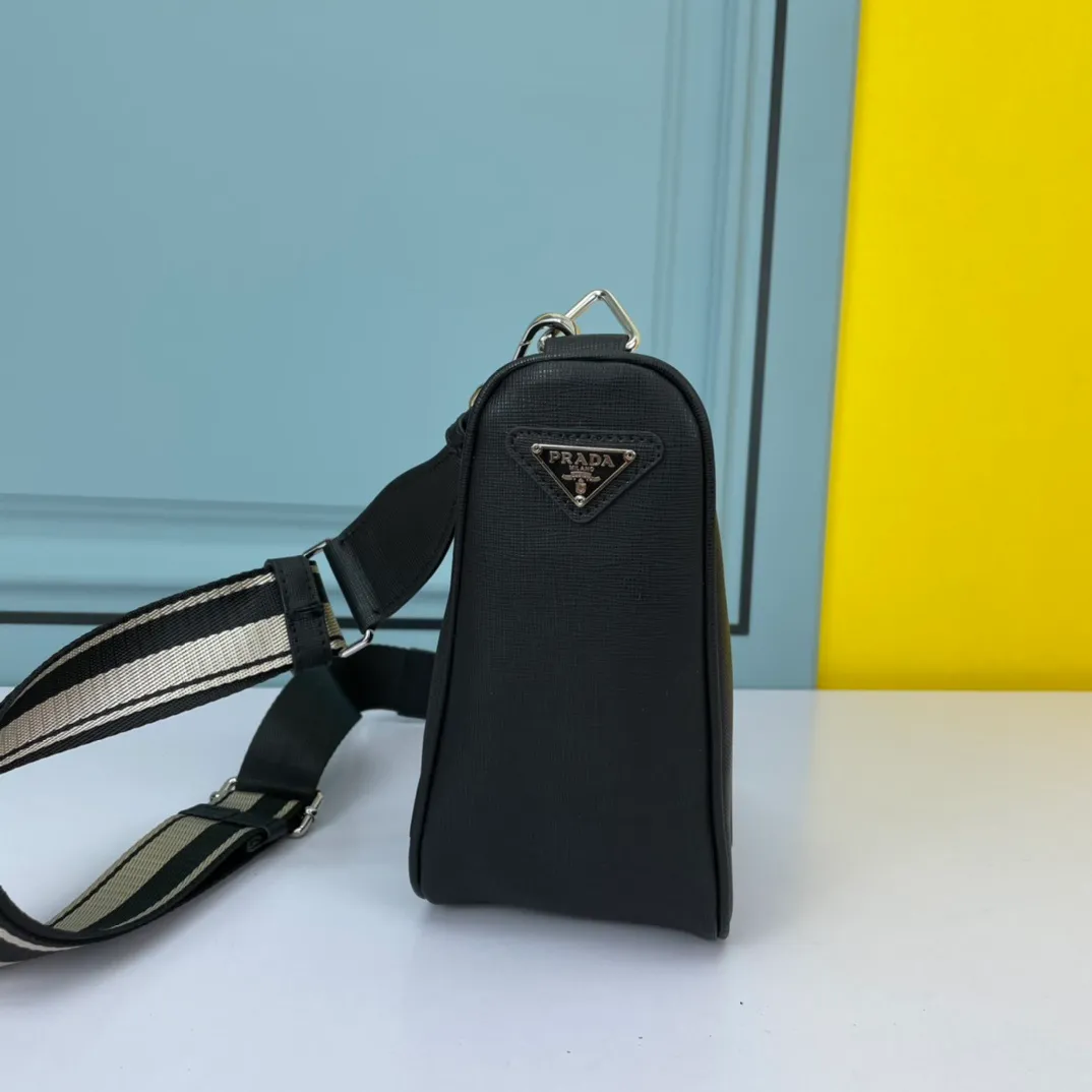 All Categories Official Website "Brand Women's Bags" Women's Bags 💙 PRADA 2022 Official New Prada Cross Pattern Triangular Bag Wholesale 58001900 High Quality Size: 18-11-28CM