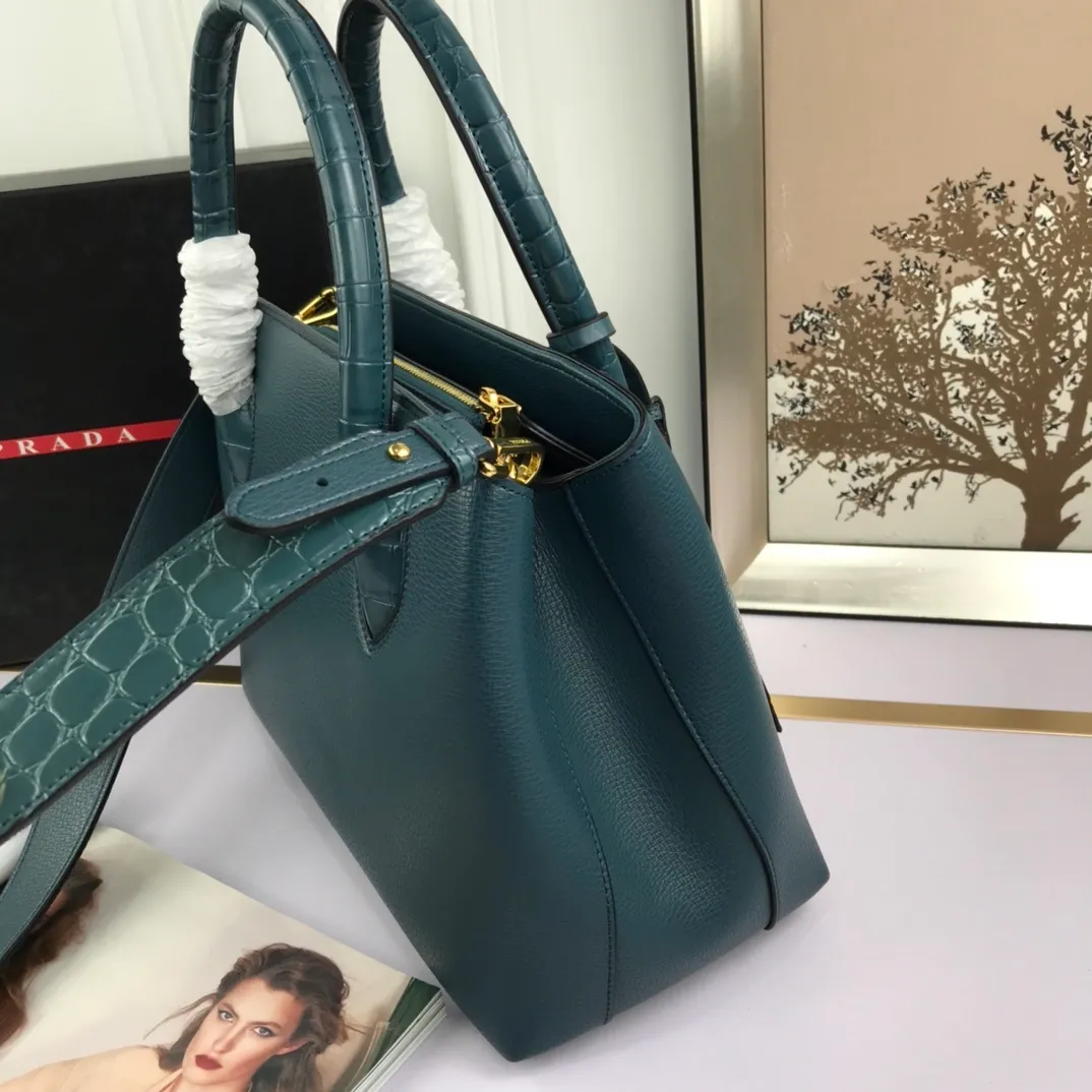 All categories Official website "Brand Women's Bags" Women's Bags 💙 PRADA 2022 official new Prada calfskin handbag wholesale 58002500 High quality Size: 30-24-14CM