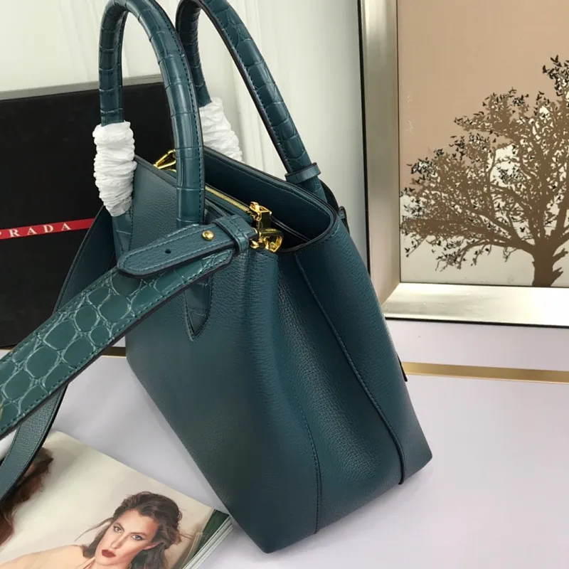 All categories Official website "Brand Women's Bags" Women's Bags 💙 PRADA 2022 official new Prada calfskin handbag wholesale 58002500 High quality Size: 30-24-14CM