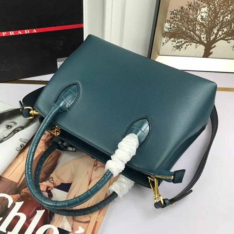 All categories Official website "Brand Women's Bags" Women's Bags 💙 PRADA 2022 official new Prada calfskin handbag wholesale 58002500 High quality Size: 30-24-14CM