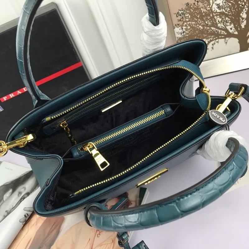 All categories Official website "Brand Women's Bags" Women's Bags 💙 PRADA 2022 official new Prada calfskin handbag wholesale 58002500 High quality Size: 30-24-14CM