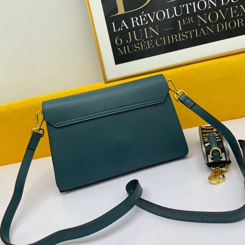 All categories Official website "Brand Women's Bags" Women's Bags 💙 PRADA 2022 official new Prada leather crossbody bag wholesale 58002300 High quality Size: 27-17-10CM
