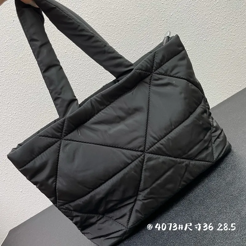 All categories Official website "Brand Women's Bags" Women's Bags 💙 PRADA 2022 Official New Prada Handbag Wholesale 58001350 High Quality Specifications: 36-28.5CM