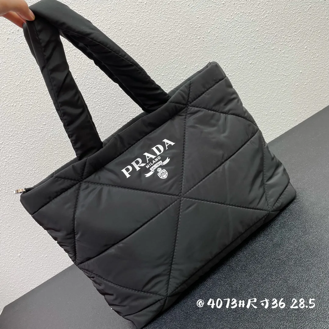 All categories Official website "Brand Women's Bags" Women's Bags 💙 PRADA 2022 Official New Prada Handbag Wholesale 58001350 High Quality Specifications: 36-28.5CM