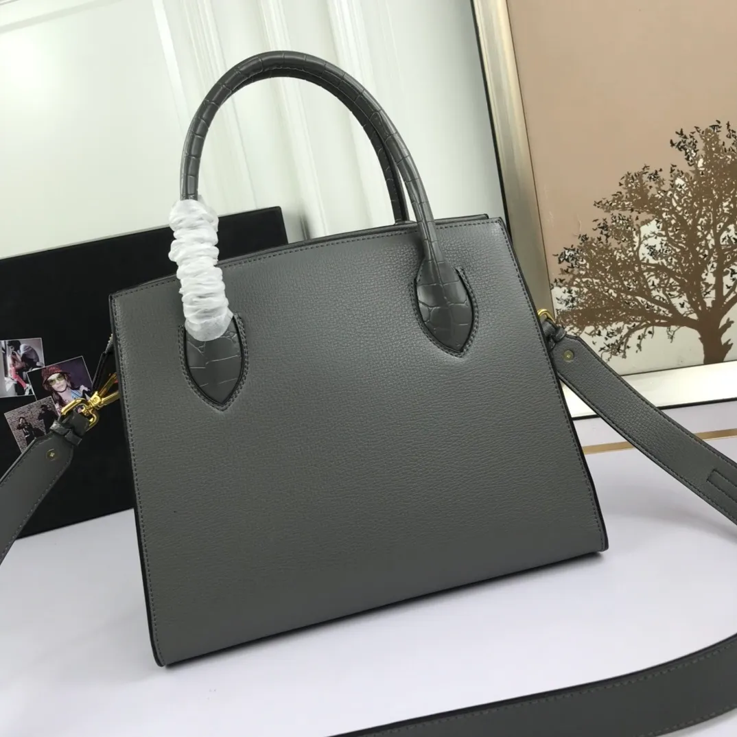 All categories Official website "Brand Women's Bags" Women's Bags 💙 PRADA 2022 official new Prada calfskin handbag wholesale 58002500 High quality Size: 30-24-15CM