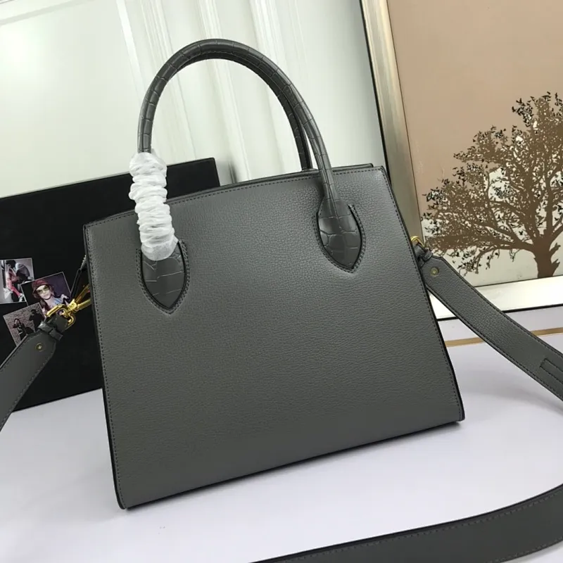 All categories Official website "Brand Women's Bags" Women's Bags 💙 PRADA 2022 official new Prada calfskin handbag wholesale 58002500 High quality Size: 30-24-15CM
