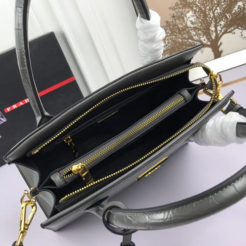 All categories Official website "Brand Women's Bags" Women's Bags 💙 PRADA 2022 official new Prada calfskin handbag wholesale 58002500 High quality Size: 30-24-15CM