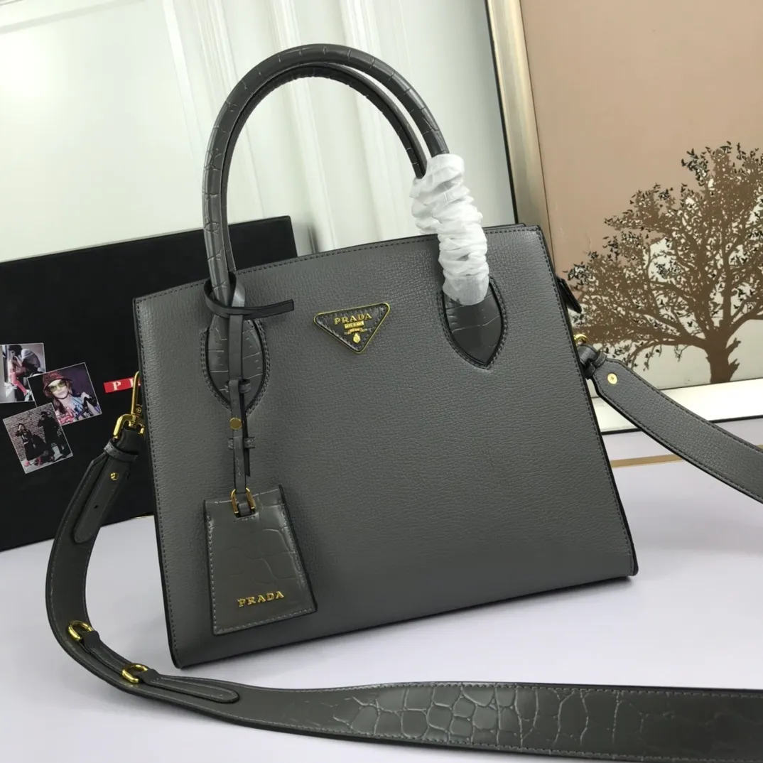 All categories Official website "Brand Women's Bags" Women's Bags 💙 PRADA 2022 official new Prada calfskin handbag wholesale 58002500 High quality Size: 30-24-15CM
