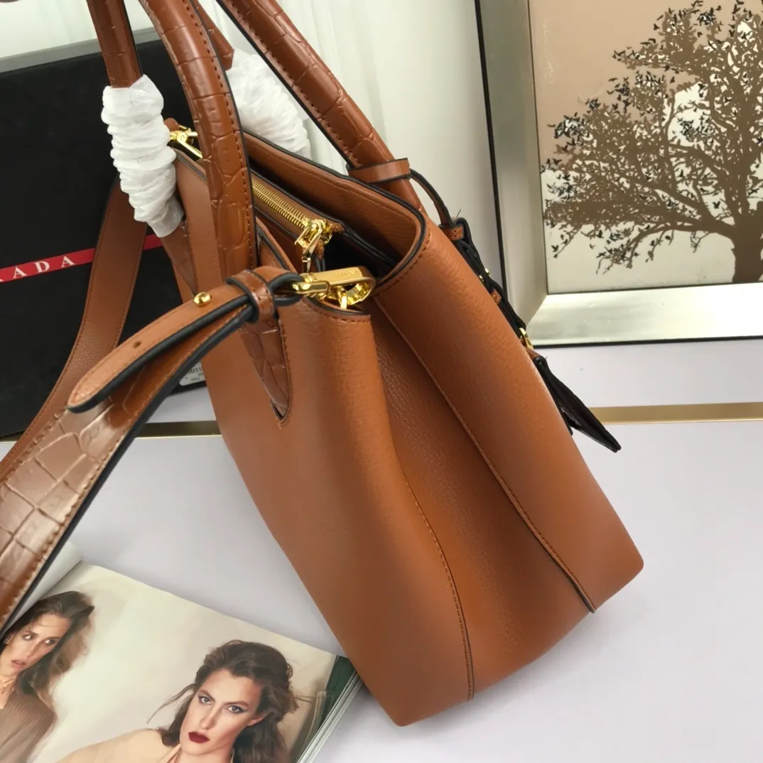 All categories Official website "Brand Women's Bags" Women's Bags 💙 PRADA 2022 official new Prada calfskin handbag wholesale 58002500 High quality Size: 30-24-14CM