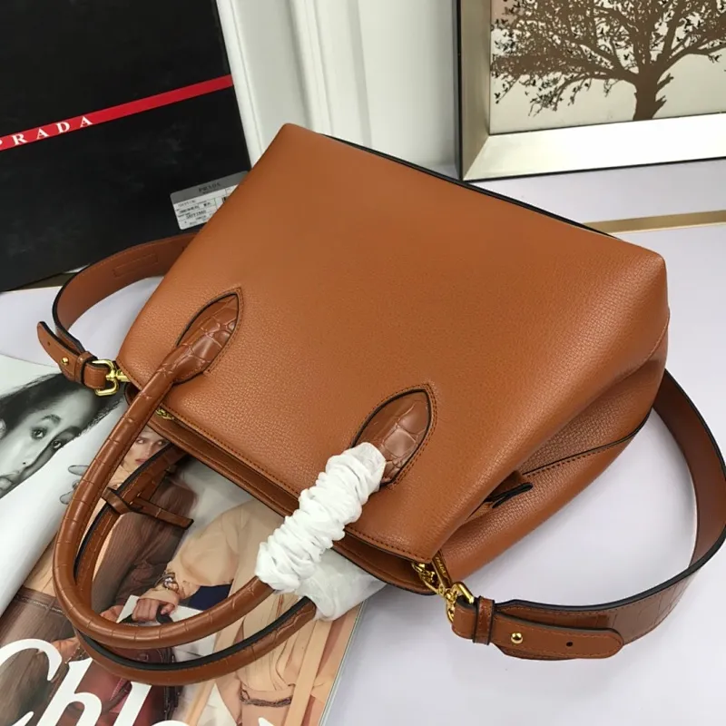 All categories Official website "Brand Women's Bags" Women's Bags 💙 PRADA 2022 official new Prada calfskin handbag wholesale 58002500 High quality Size: 30-24-14CM