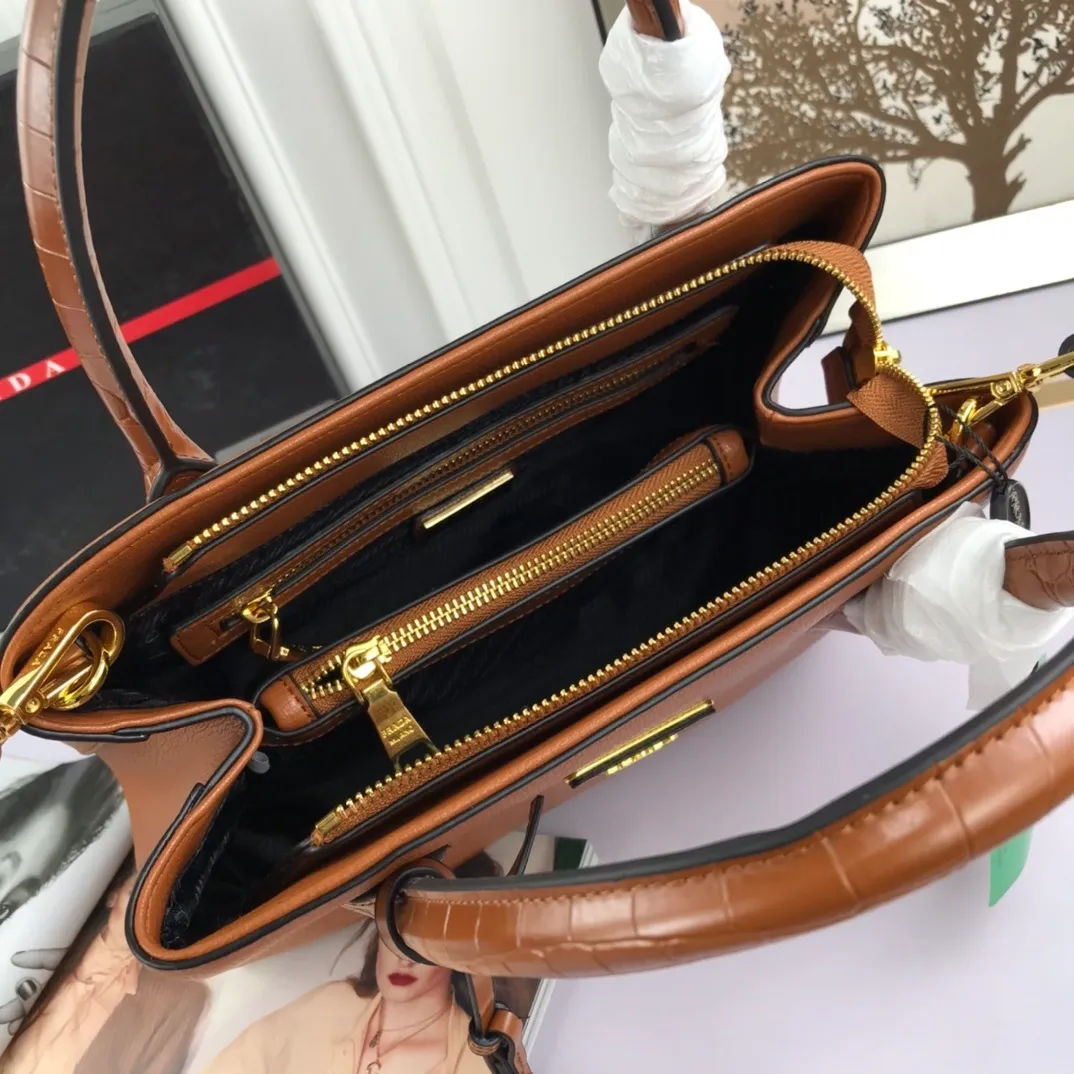 All categories Official website "Brand Women's Bags" Women's Bags 💙 PRADA 2022 official new Prada calfskin handbag wholesale 58002500 High quality Size: 30-24-14CM