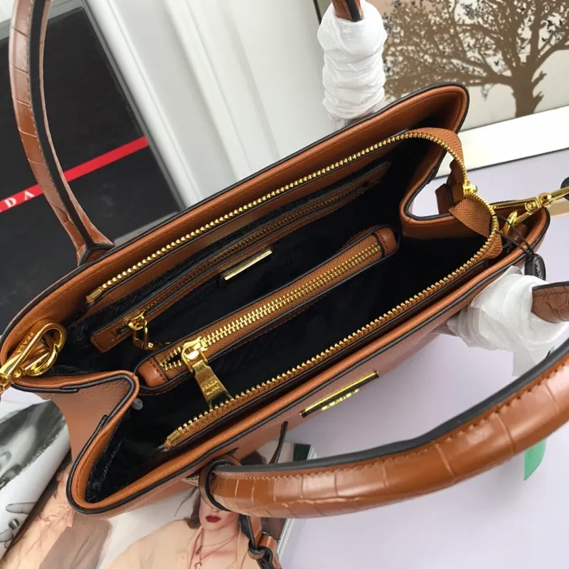 All categories Official website "Brand Women's Bags" Women's Bags 💙 PRADA 2022 official new Prada calfskin handbag wholesale 58002500 High quality Size: 30-24-14CM