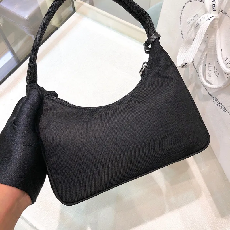 All categories Official website "Brand Women's Bags" Women's Bags 💙 PRADA 2022 official new Prada armpit bag wholesale Original order quality 58001500 Size: 22-17-6Cm