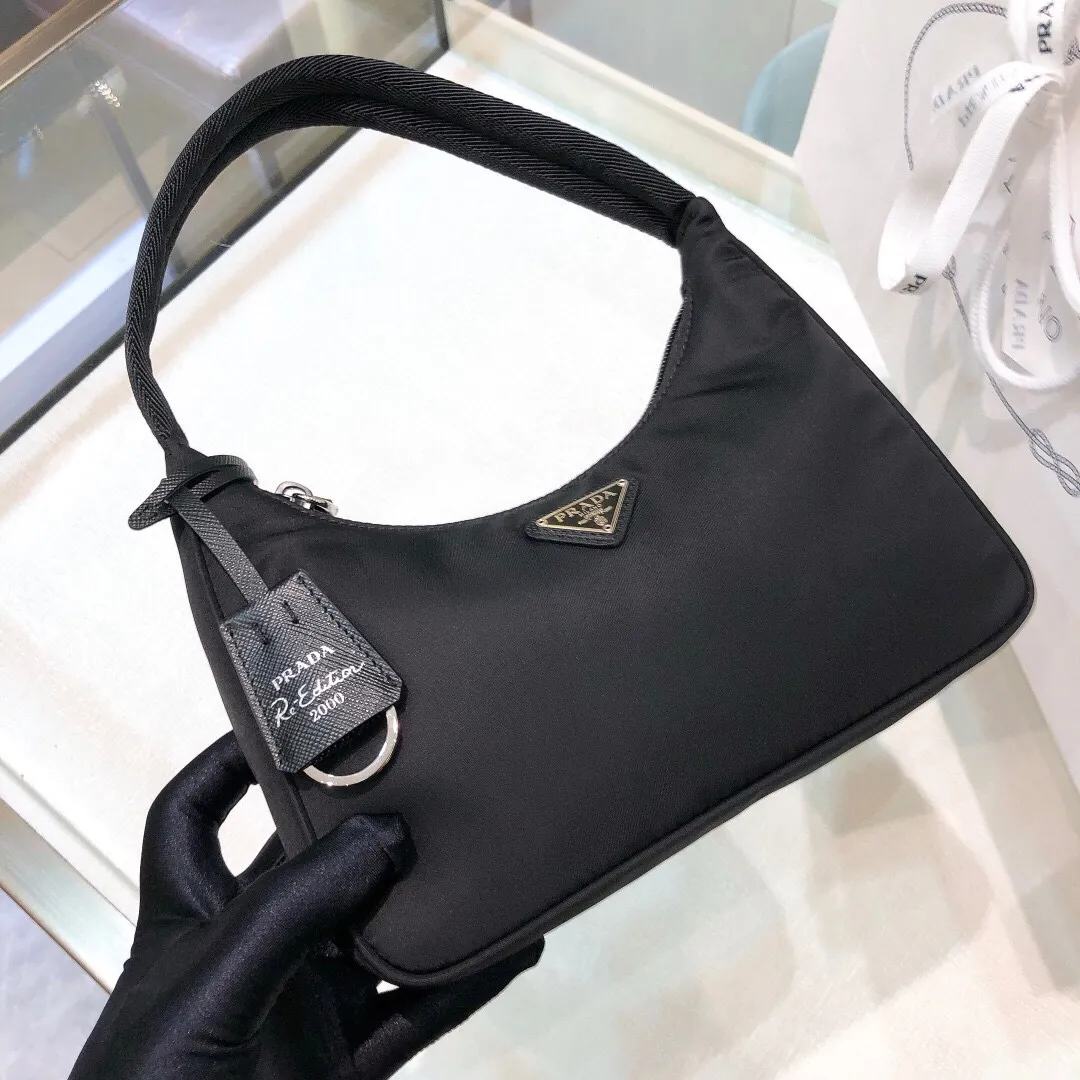 All categories Official website "Brand Women's Bags" Women's Bags 💙 PRADA 2022 official new Prada armpit bag wholesale Original order quality 58001500 Size: 22-17-6Cm