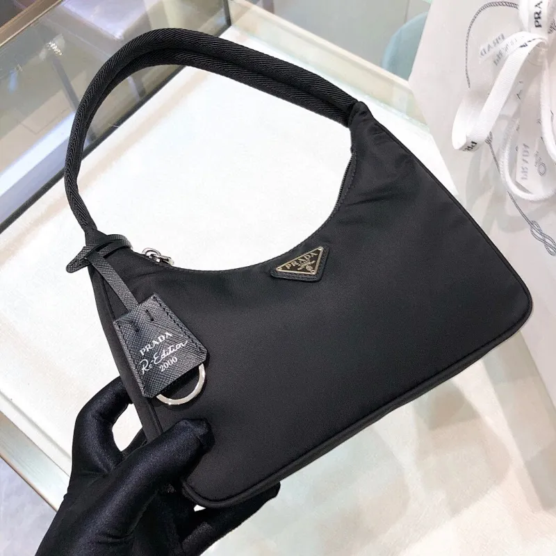 All categories Official website "Brand Women's Bags" Women's Bags 💙 PRADA 2022 official new Prada armpit bag wholesale Original order quality 58001500 Size: 22-17-6Cm