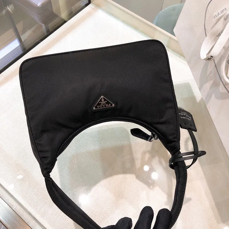 All categories Official website "Brand Women's Bags" Women's Bags 💙 PRADA 2022 official new Prada armpit bag wholesale Original order quality 58001500 Size: 22-17-6Cm