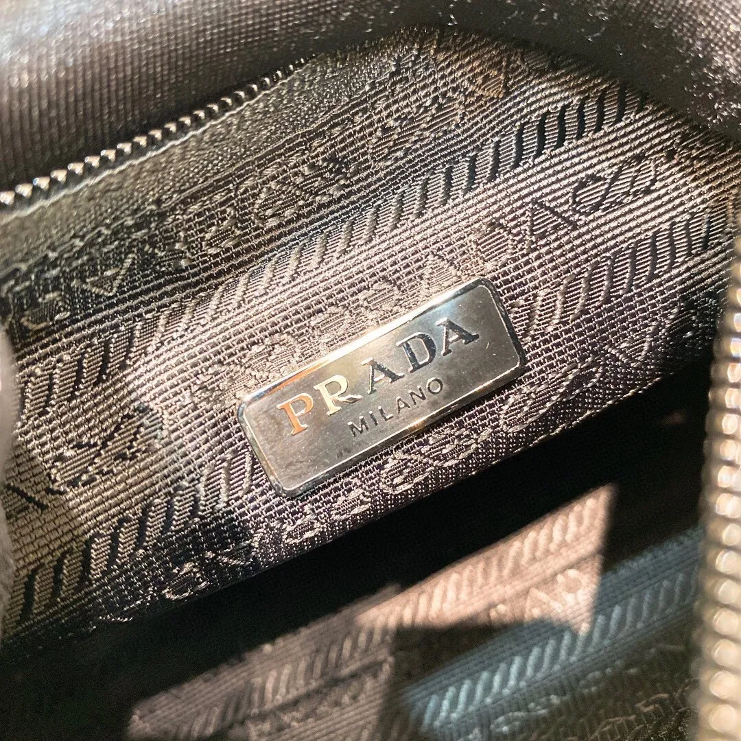 All categories Official website "Brand Women's Bags" Women's Bags 💙 PRADA 2022 official new Prada armpit bag wholesale Original order quality 58001500 Size: 22-17-6Cm