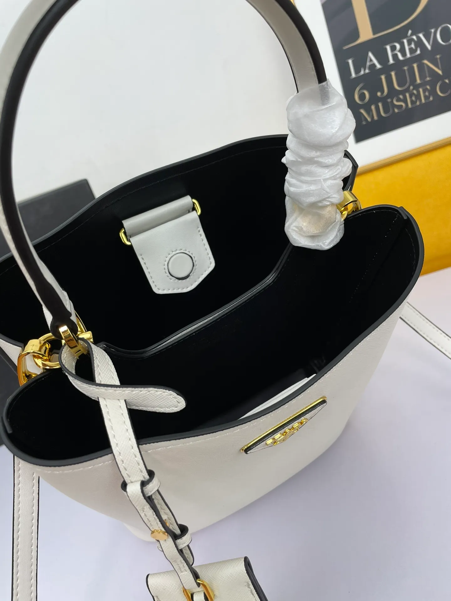 All Categories Official Website "Brand Women's Bags" Women's Bags 💙 PRADA 2022 Official New Prada Imported Cowhide Crossbody Bag Wholesale 58002300 High Quality Size: 23-13-24CM