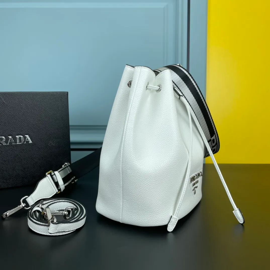 All categories Official website "Brand Women's Bags" Women's Bags 💙 PRADA 2022 official new Prada cowhide backpack wholesale 58001700 High quality Size: 20-25-14CM
