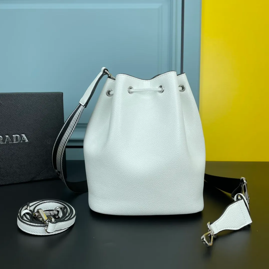 All categories Official website "Brand Women's Bags" Women's Bags 💙 PRADA 2022 official new Prada cowhide backpack wholesale 58001700 High quality Size: 20-25-14CM