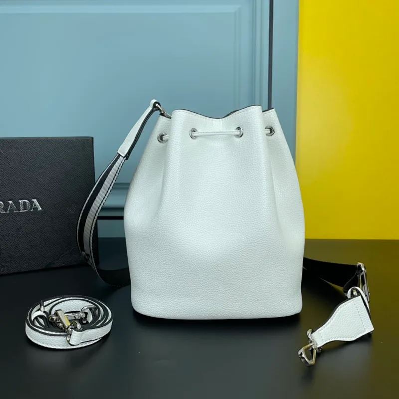 All categories Official website "Brand Women's Bags" Women's Bags 💙 PRADA 2022 official new Prada cowhide backpack wholesale 58001700 High quality Size: 20-25-14CM
