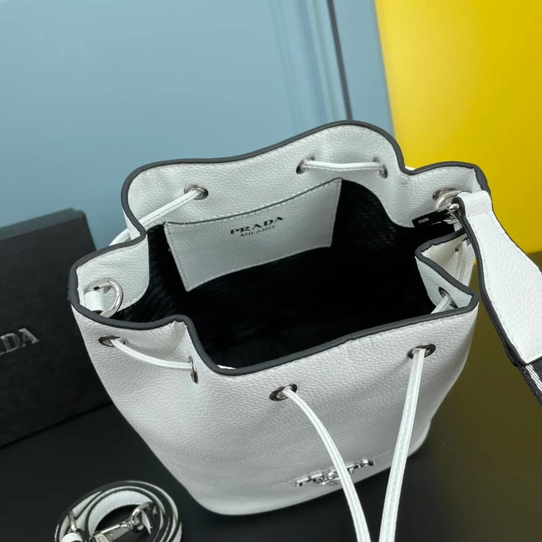All categories Official website "Brand Women's Bags" Women's Bags 💙 PRADA 2022 official new Prada cowhide backpack wholesale 58001700 High quality Size: 20-25-14CM