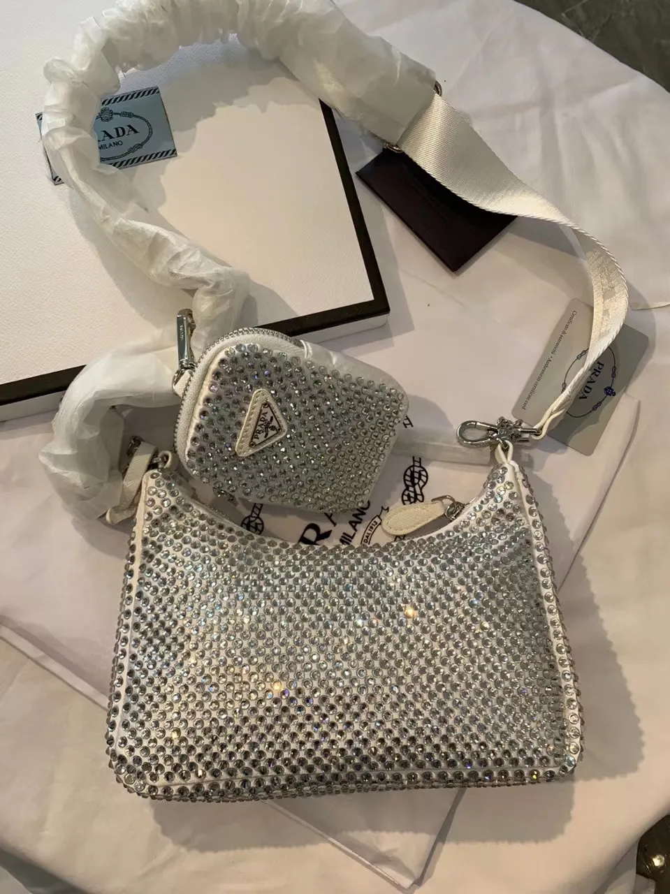 All categories Official website "Brand Women's Bags" Women's Bags 💙 PRADA 2022 Official New Prada Crossbody Bag Wholesale 58001900 High Quality Specifications: 22-18-6.5CM