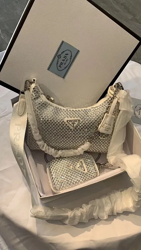 All categories Official website "Brand Women's Bags" Women's Bags 💙 PRADA 2022 Official New Prada Crossbody Bag Wholesale 58001900 High Quality Specifications: 22-18-6.5CM